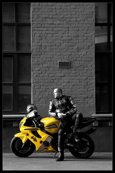 ���� F4i yellow